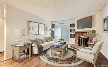 Building Photo - 1-Bed Aurora Gem - Private Balcony, Workin...