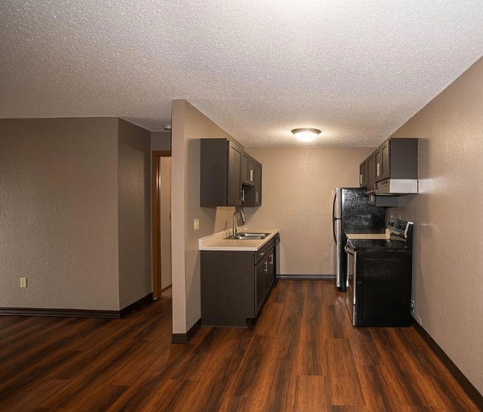 Building Photo - 2015 Central Ave NE