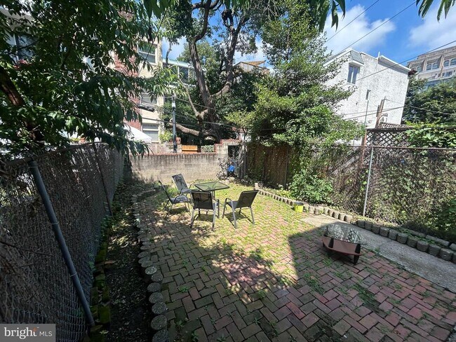 Building Photo - 152 N 21st St
