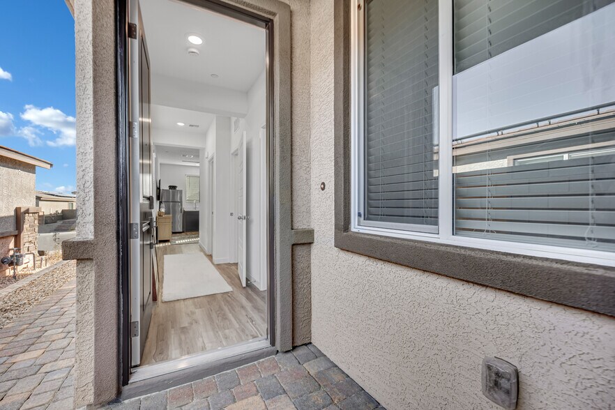 Building Photo - 9440 Sequoia Ridge Ave