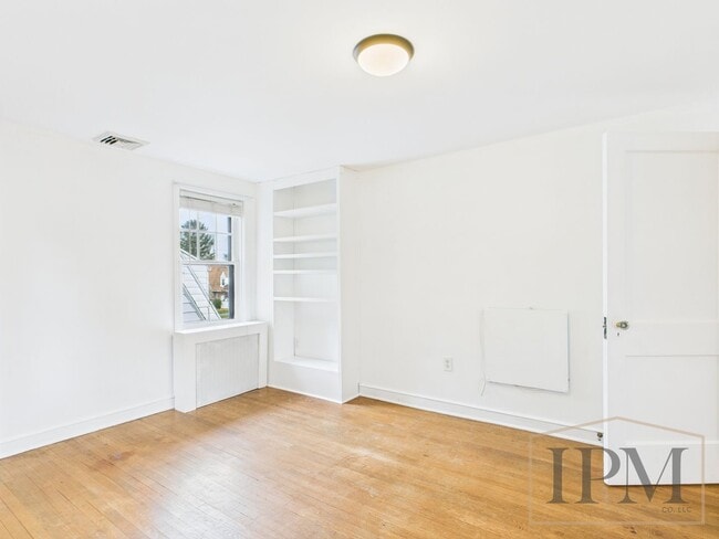 Building Photo - Coming Soon- Charming 3 Bedroom, 1.5 Bath ...