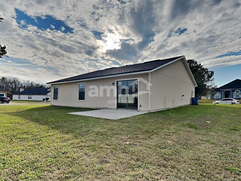 Building Photo - 7344 Rapid River Dr E