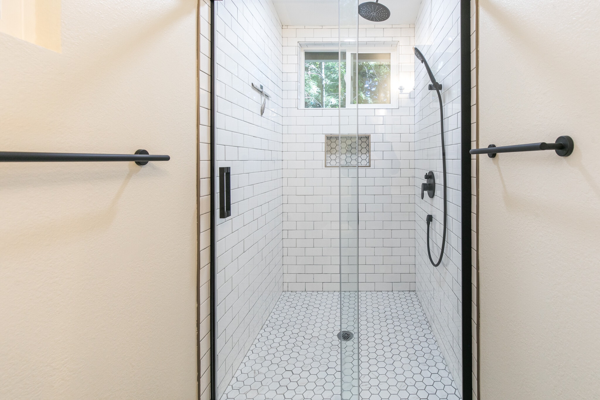 Building Photo - 504 Eden Ave