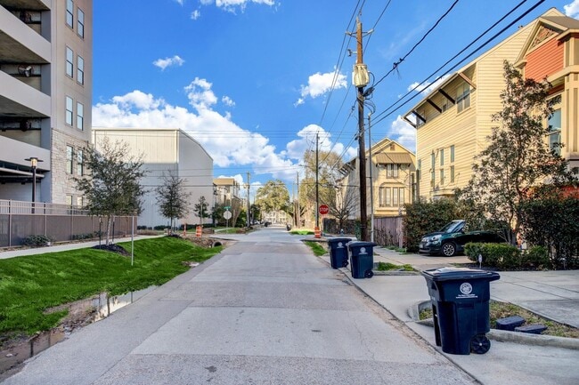 Building Photo - 1436 Dorothy St