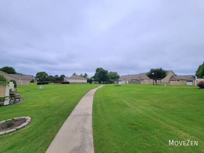Building Photo - 307 Easterlin Way