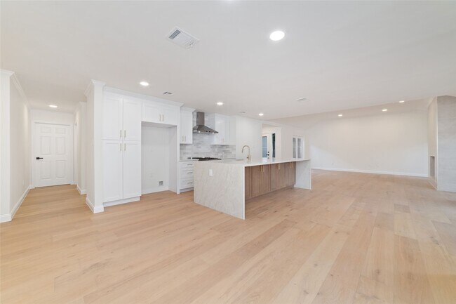 Building Photo - 15651 Whitewater Ln