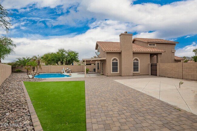 Building Photo - 2901 E Woodland Dr