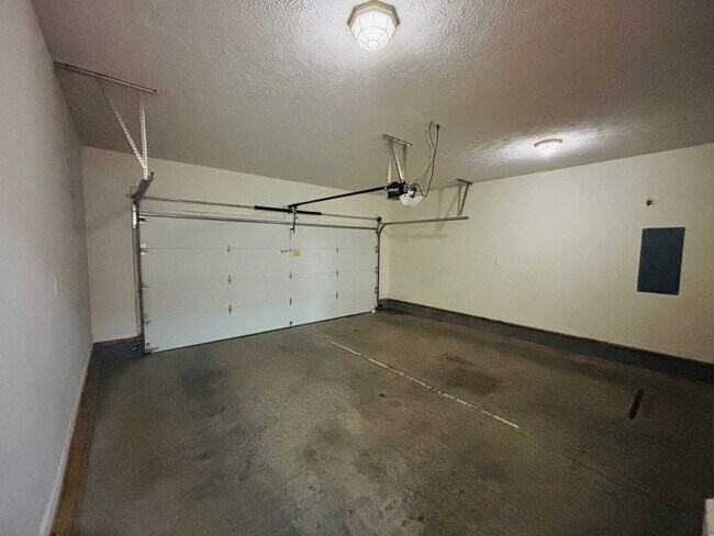 Building Photo - 1030-1060 - Elk Drive