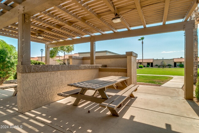 Building Photo - 195 N Cottonwood St