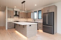 Building Photo - Luxury Westside Townhome!