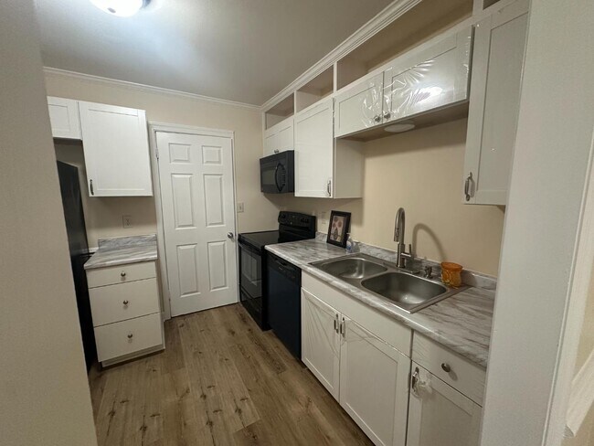 Building Photo - 2821 Tully Square