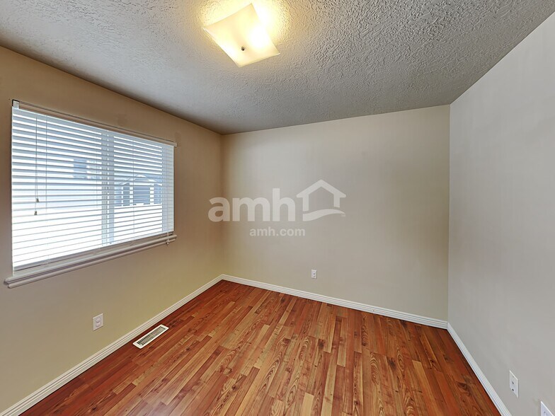 Building Photo - 3595 S Feulner Dr