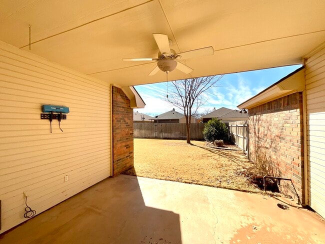 Building Photo - 209 Sooner St