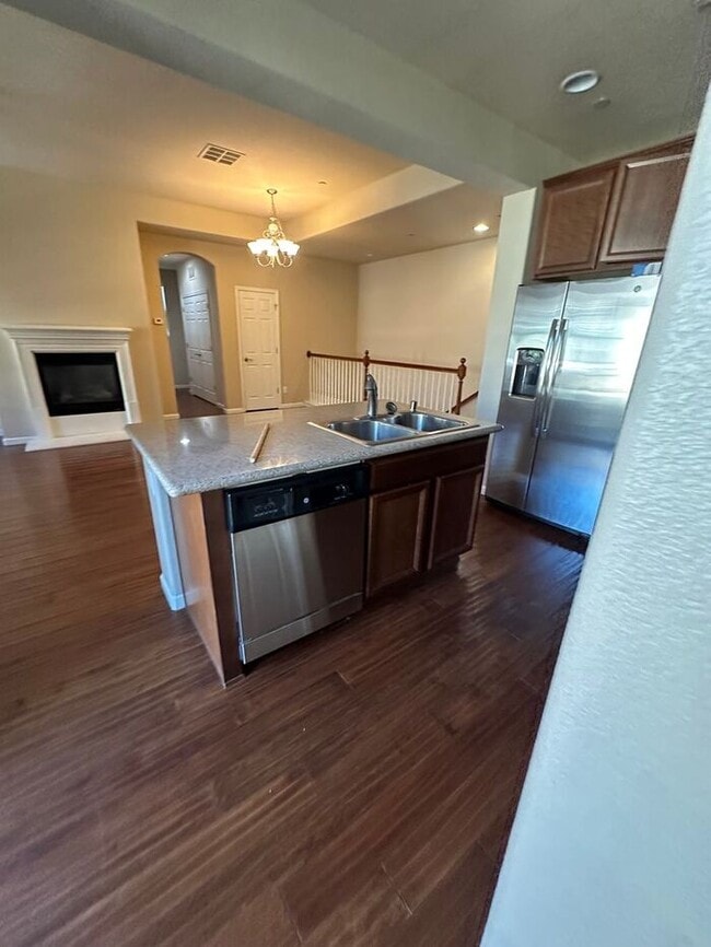 Building Photo - MOVE IN SPECIAL!! DEPOSIT MOVES YOU IN!!!