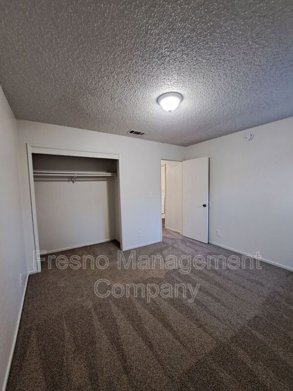 Building Photo - 3037 W Pontiac Way