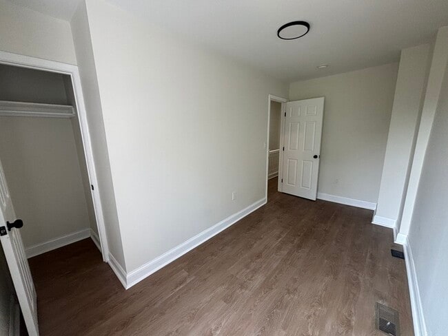 Building Photo - Rehabbed 4 bedroom Townhome