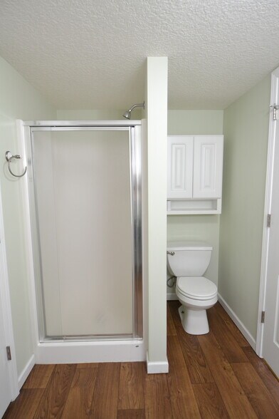 Building Photo - 1900 Salter Pl