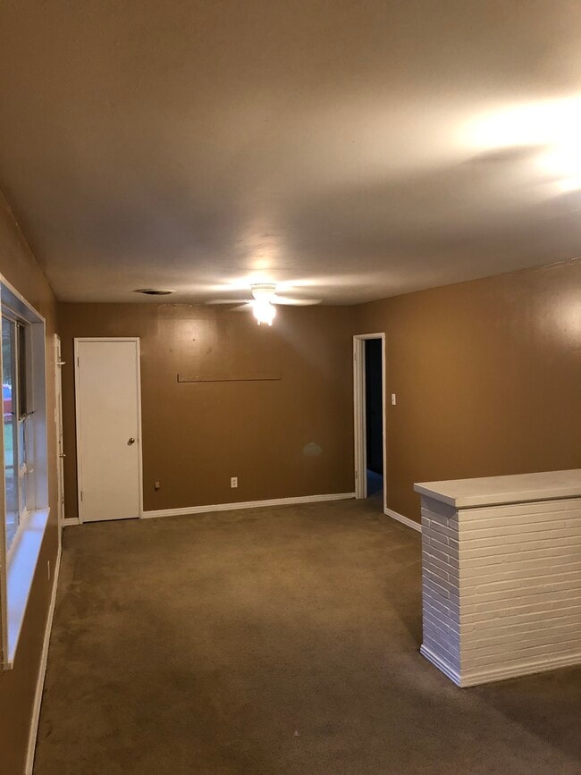 Building Photo - 22 Longview Dr