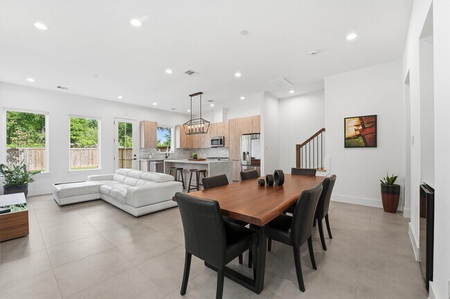 Building Photo - 6042 Cebra St