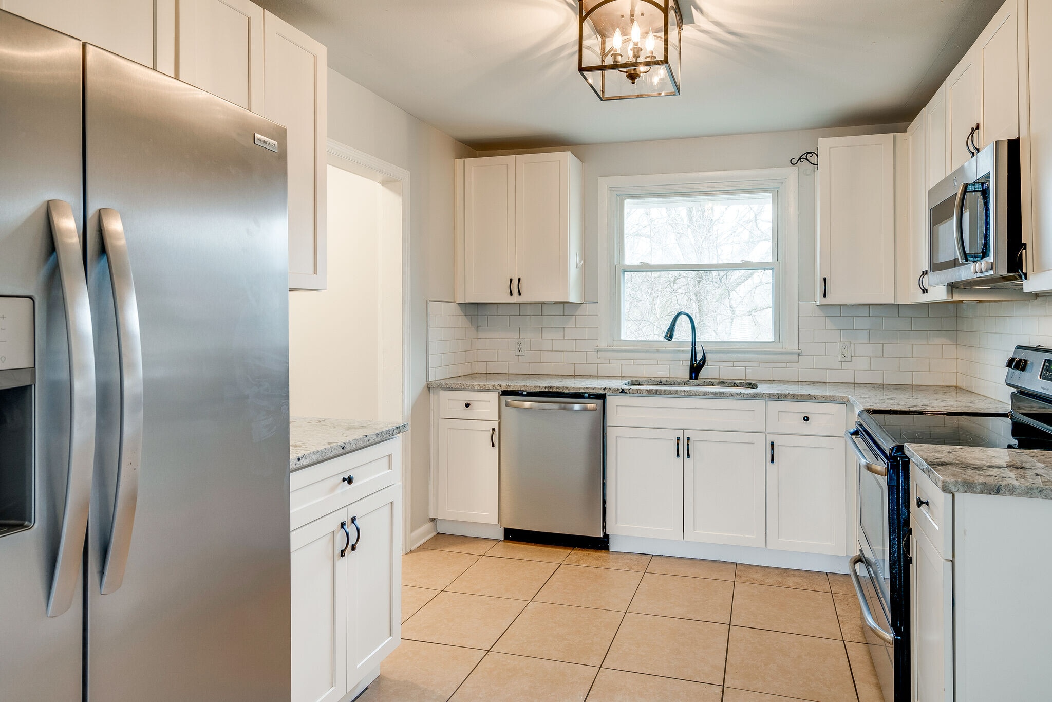 kitchen - 539 Northcrest Dr