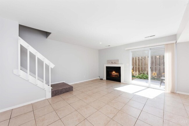 Building Photo - 44 Apple Ln