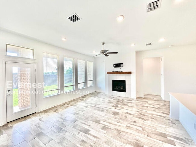 Building Photo - 7204 Black Cherry Ln