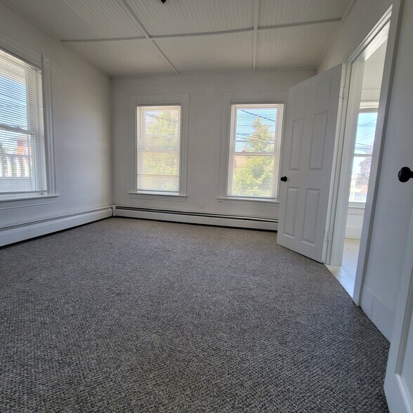 Building Photo - 414 Amory St