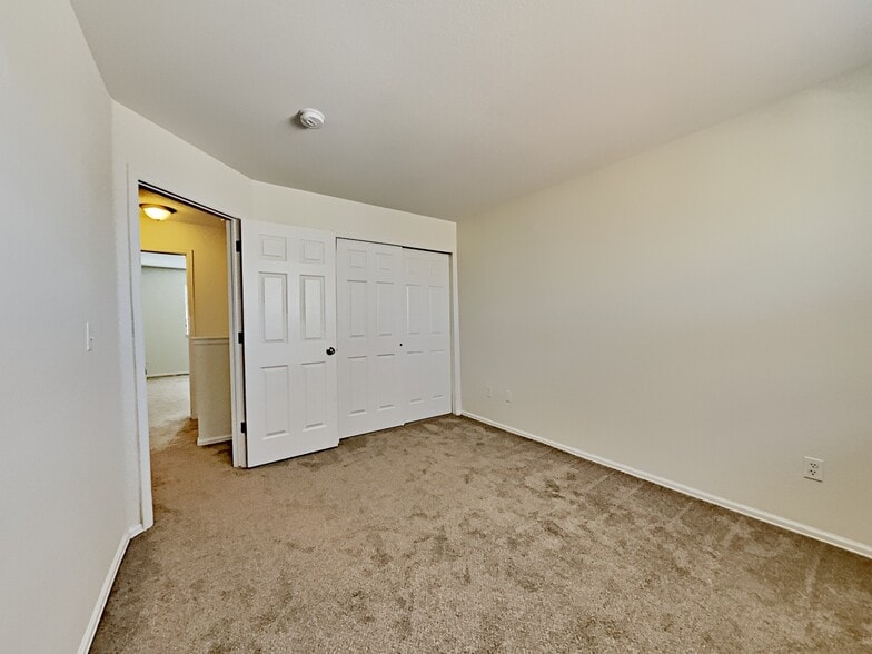 Building Photo - 19984 E Lasalle Dr