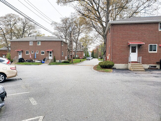 Building Photo - 89 Wilson Dr