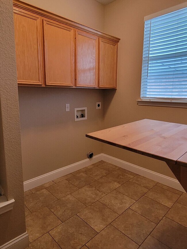 Building Photo - HUGE 4-5 BEDROOM IN HARKER HEIGHTS - OVER 2700 SQ FT