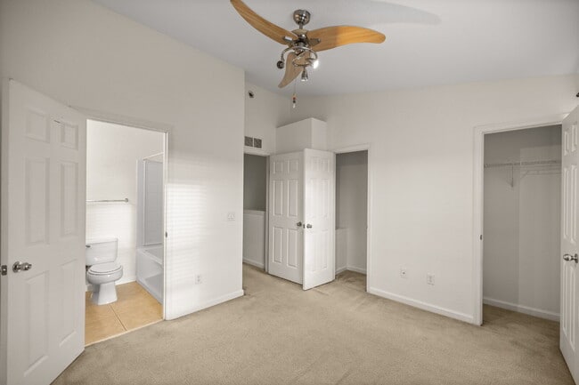 Building Photo - 2BR Townhome in Wynchase | Dual Suites + Screened Lanai