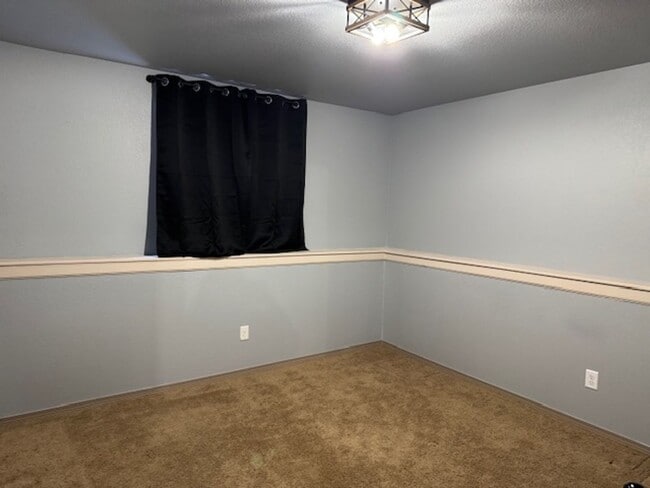 Building Photo - ALL PROSPECTIVE TENANTS MUST SUBMIT A $58 NON-REFUNDABLE APPLICATION FEE PER APPLICANT ONLINE AND...