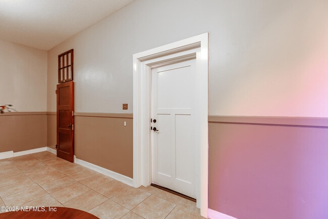 Building Photo - 2525 College St