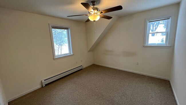 Building Photo - Conventional Style 3 BR Single Family Home...
