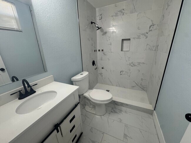 Building Photo - 518 49th St