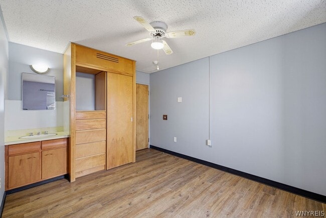 Building Photo - 57 St Johns Parkside