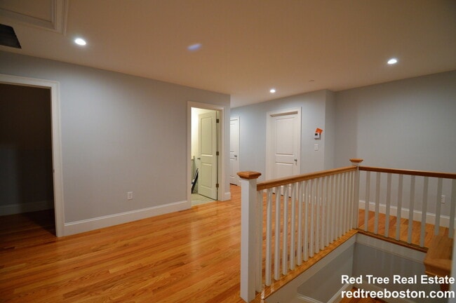 Building Photo - 18 Murdock St