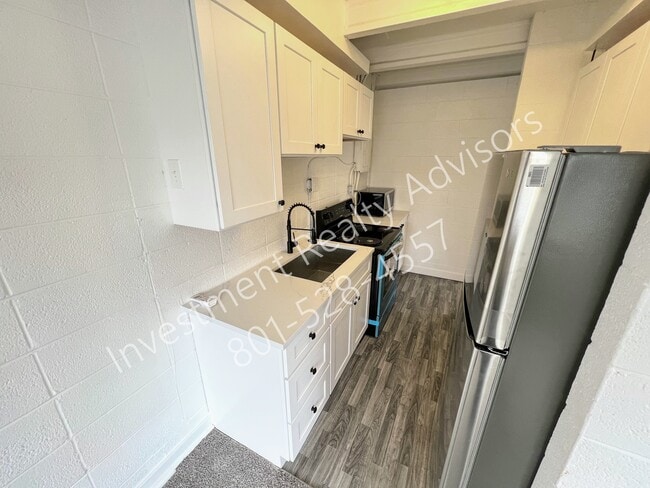 Building Photo - 2253 S 700 E