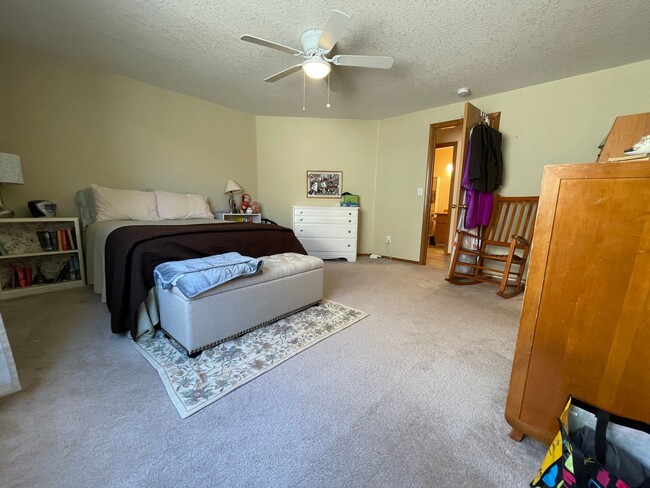 Building Photo - 3-Bedroom Home in Beaverton!