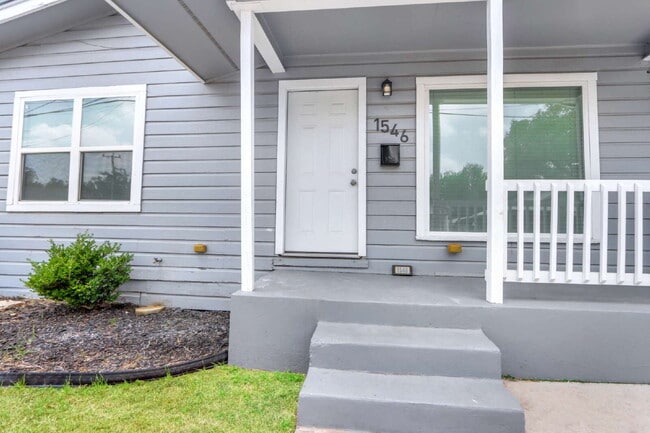Building Photo - Charming and Spacious 4 Bedroom Home with ...