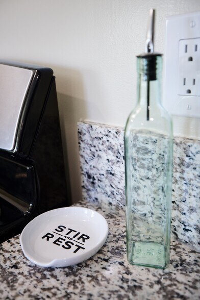 Building Photo - 5821 Madden Ave