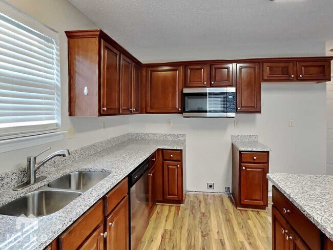 Building Photo - 8123 Country Mill Cove