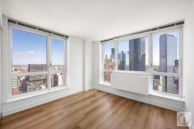 Building Photo - 2 bedroom in Long Island City NY 11101