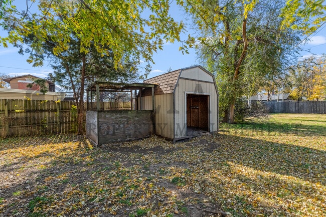 Building Photo - 1925 S Elizabeth