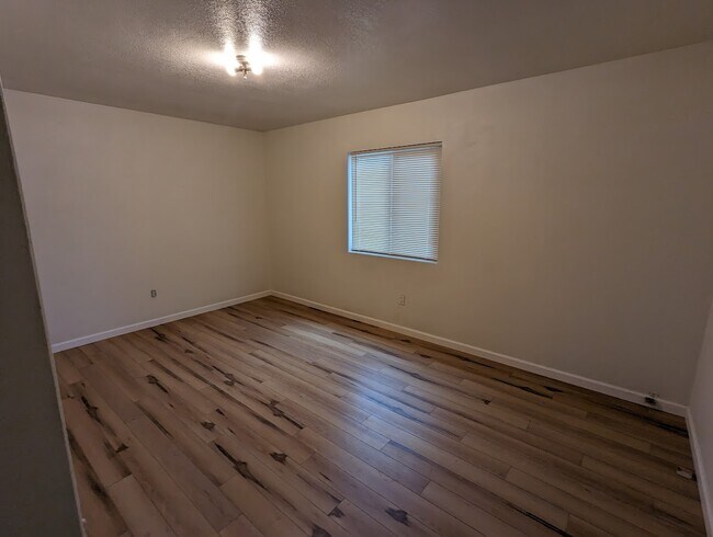 Building Photo - 1747 Conejo Dr