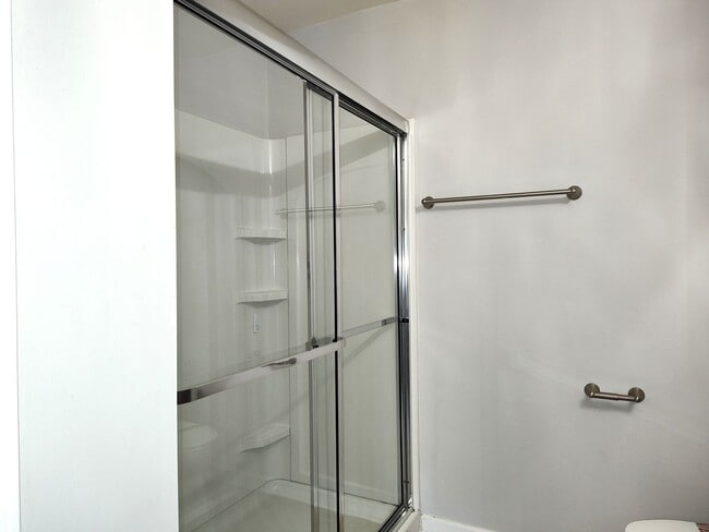 Building Photo - Charming, end-unit, townhome located in the Wrights Crossing Community!