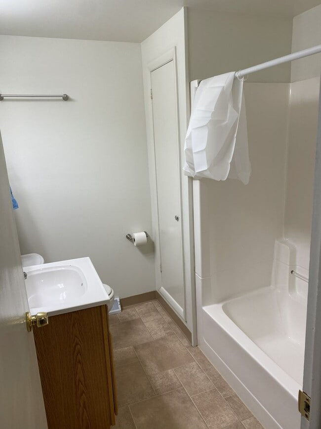 Building Photo - 101 Mitchell Cir