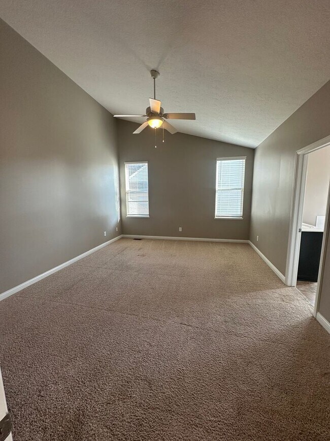 Building Photo - Lakes of Worthington