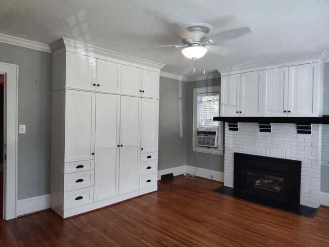 Building Photo - Charming 2-Bedroom, 2-Bath Brick Ranch Home in Midwood!