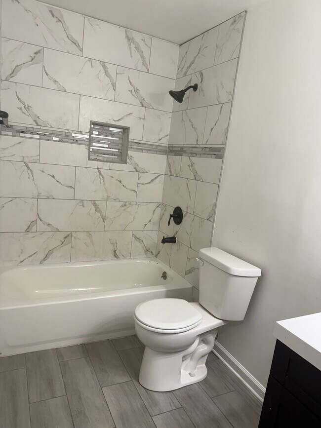 Building Photo - 1319 Kingsbury Dr